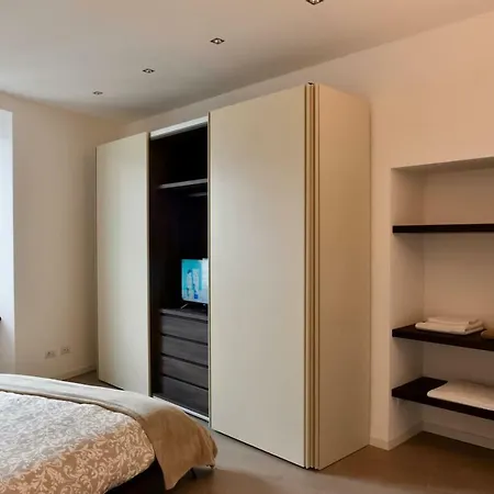 Stylish Lakefront House Apartment Lovere