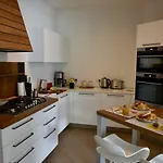 Apartment Stylish Lakefront House *
