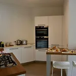Stylish Lakefront House Apartment *