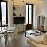 Apartment Stylish Lakefront House