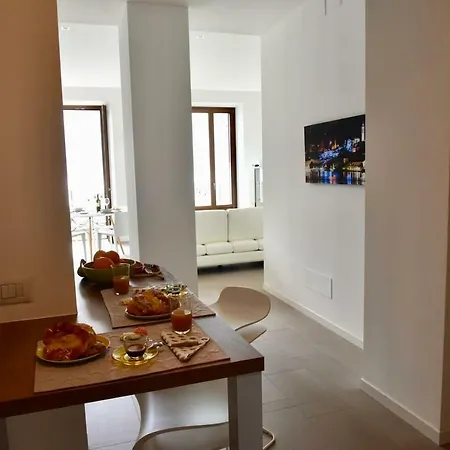 Stylish Lakefront House شقة لوفيري