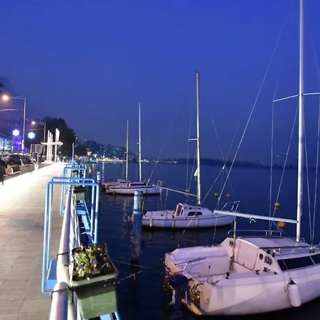 Stylish Lakefront House * لوفيري